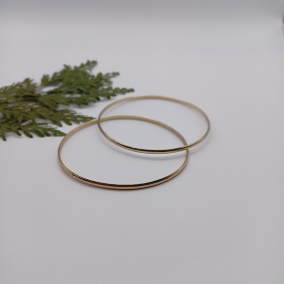 ✨️Dainty gold-tone bangles - set of two 🍀3 for $15 - Picture 4 of 4